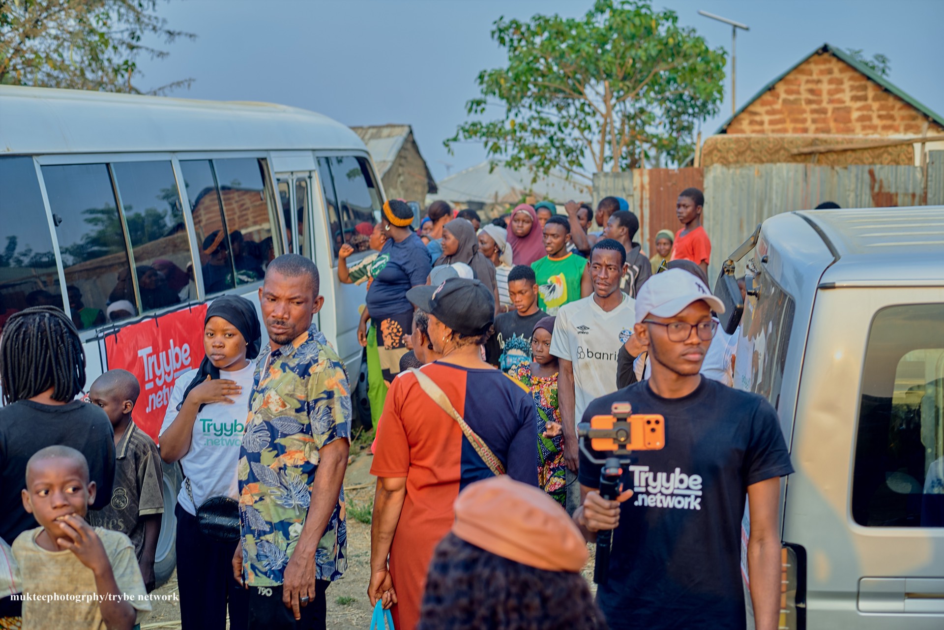 Crowd gathered at the Tryybe Christmas relief program